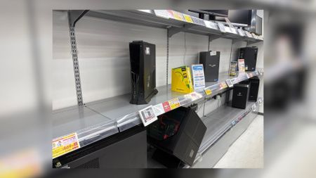 A picture of Sofmap's store, with a handful of PCs on shelves